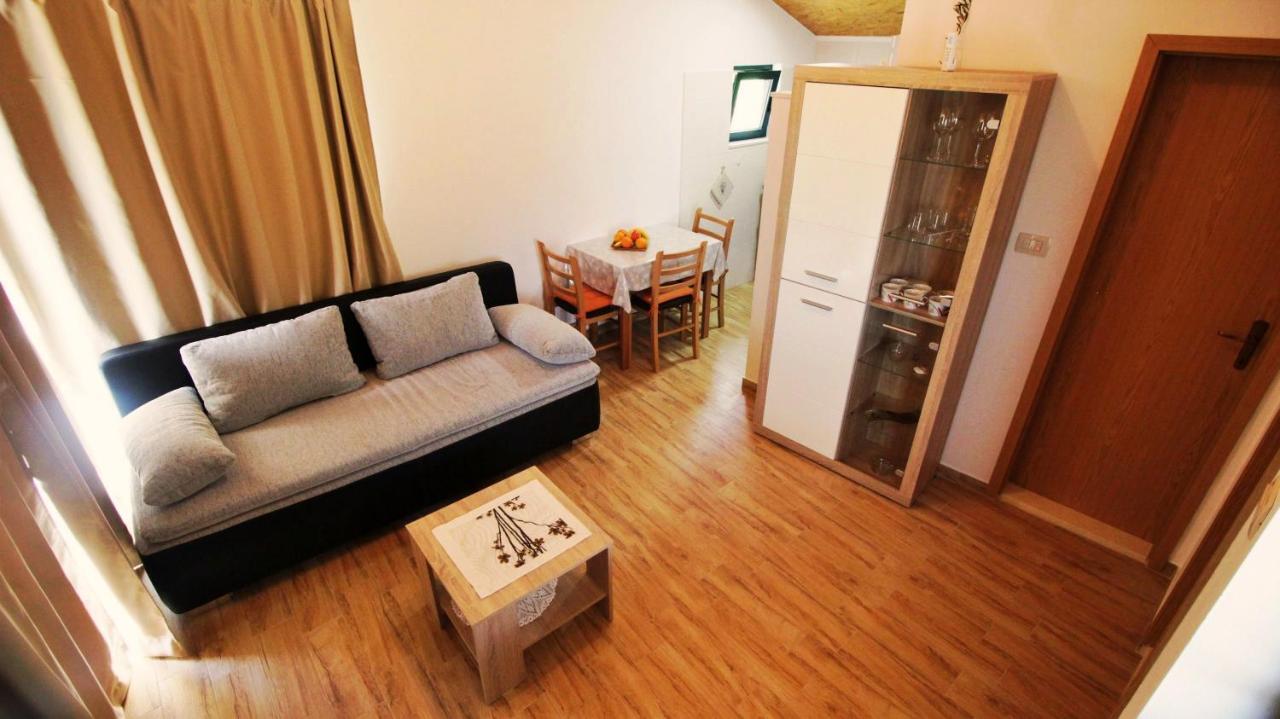 Holiday Home Jozo Omis Bagian luar foto
