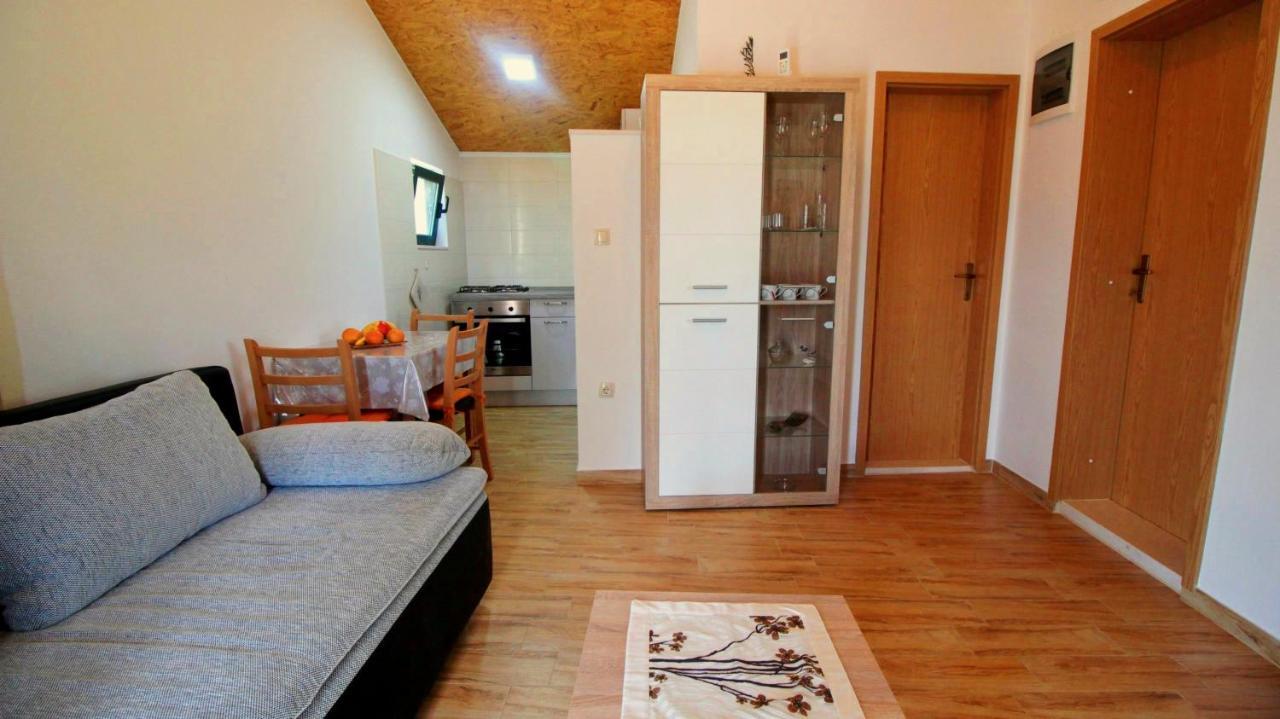 Holiday Home Jozo Omis Bagian luar foto
