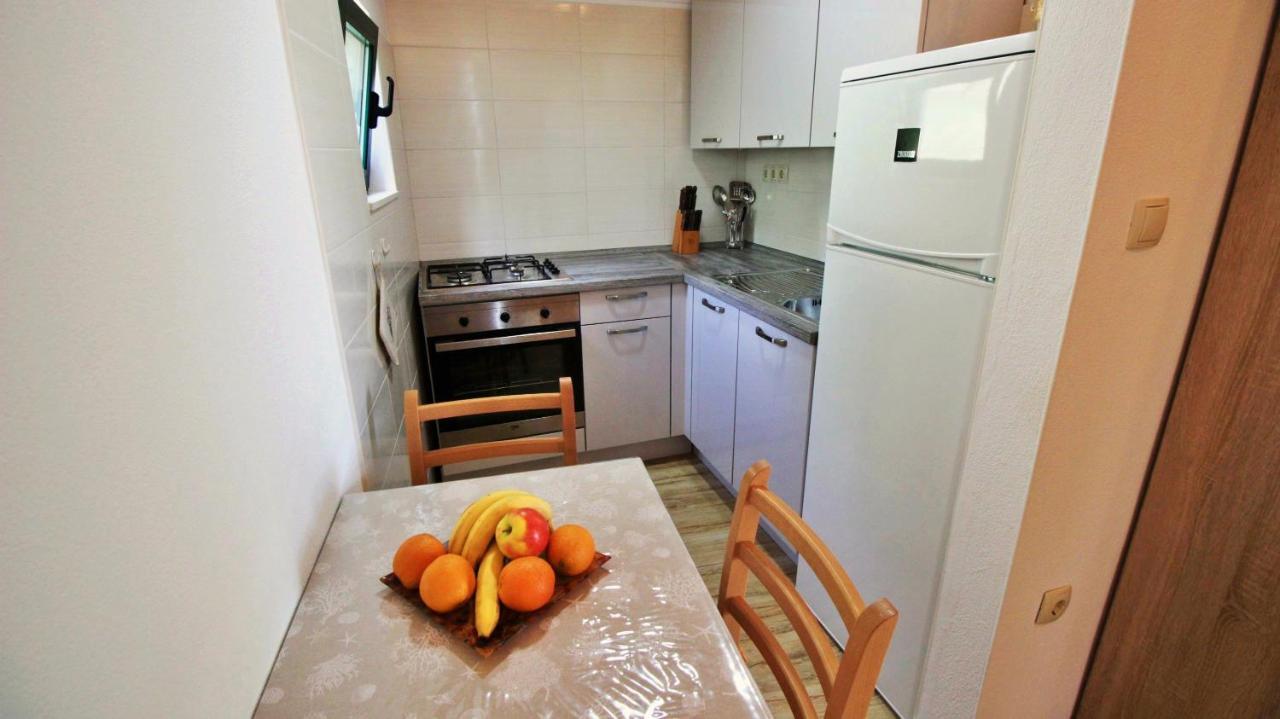 Holiday Home Jozo Omis Bagian luar foto